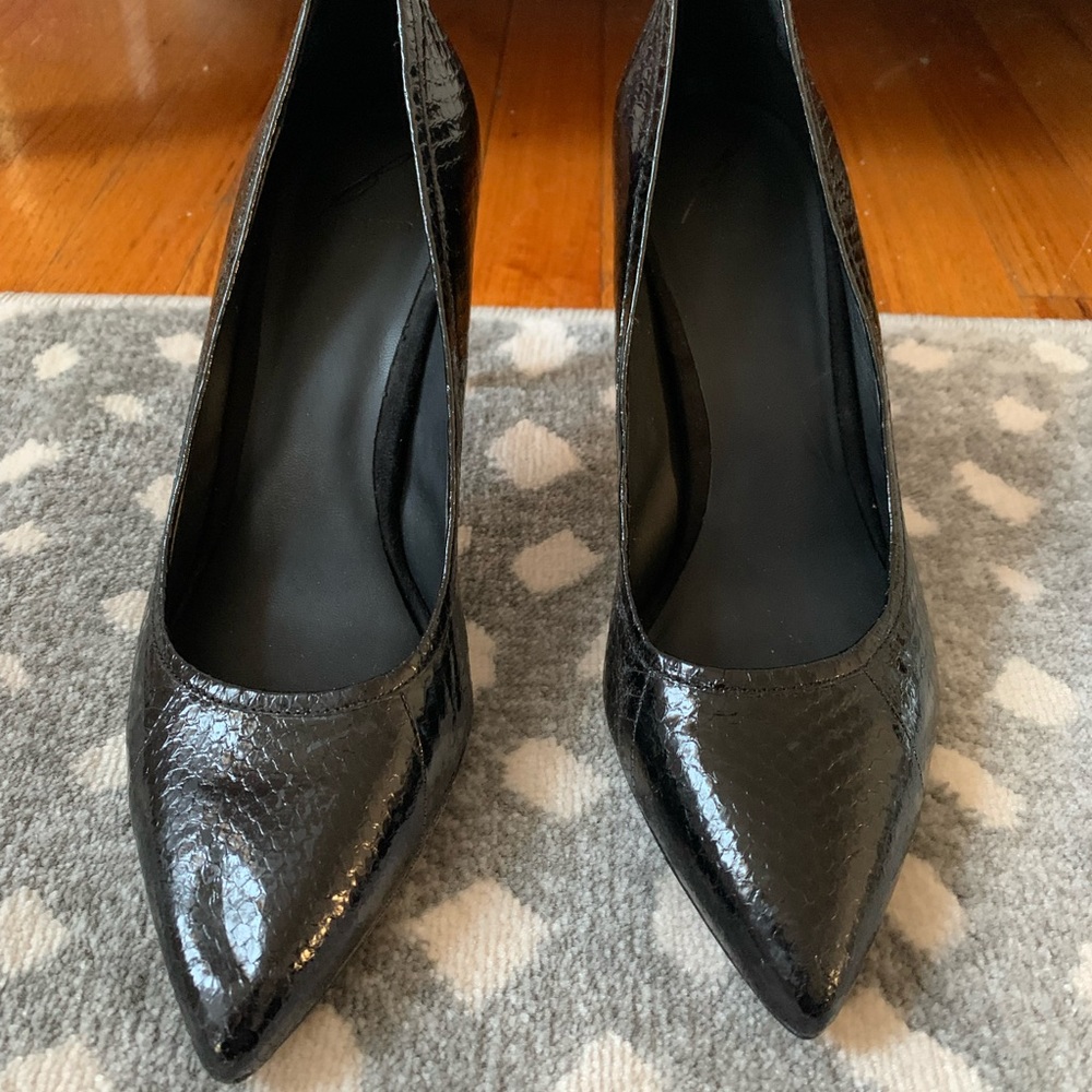 B Brian Atwood black pumps